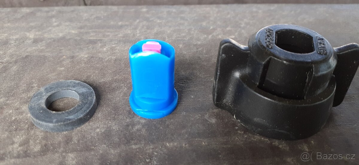 Tryska k postřikovači Dvoušterbinová injektorová -modrá03