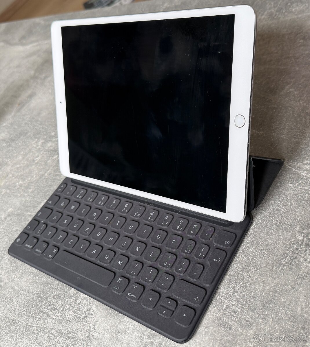 iPad 10,5 s klávesnicí