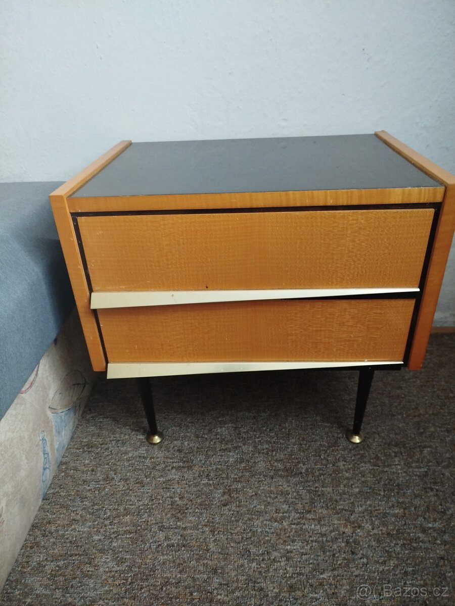 Retro noční stolek Brusel mezulanik