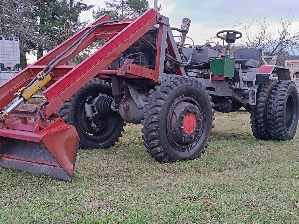 Traktor+nakladač 4x4 V3S, Avia, doprava do 100km zdarma.