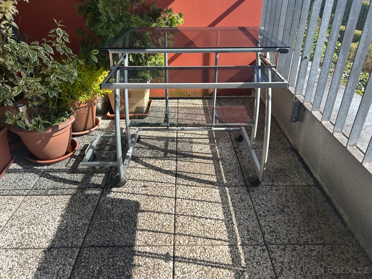 PC stolek s regálky, kov-sklo