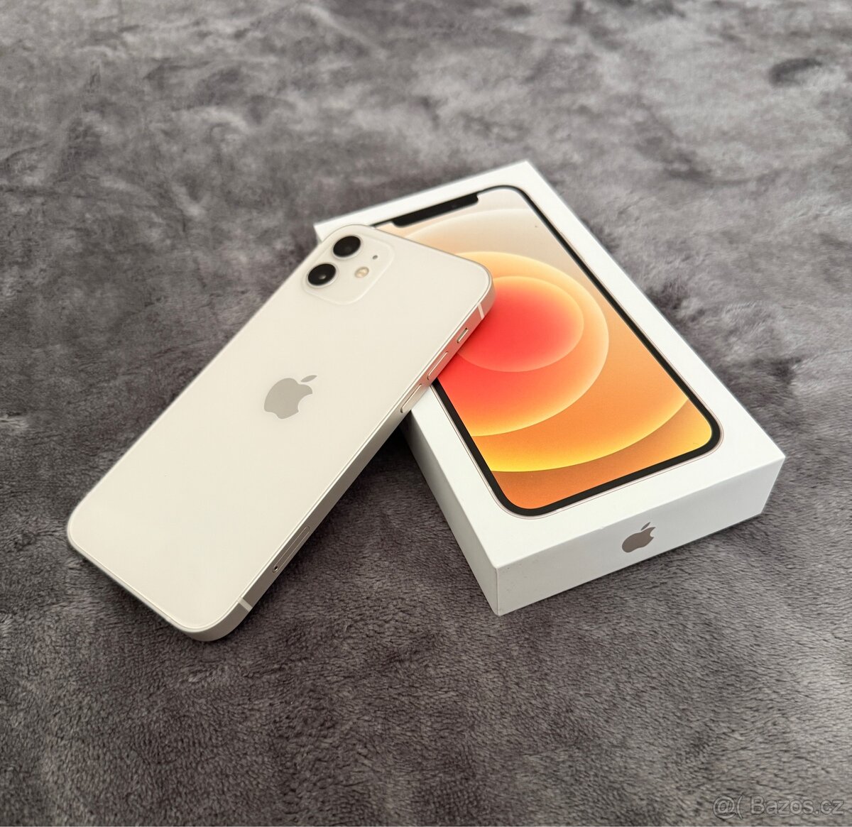 iPhone 12 128 GB bílý
