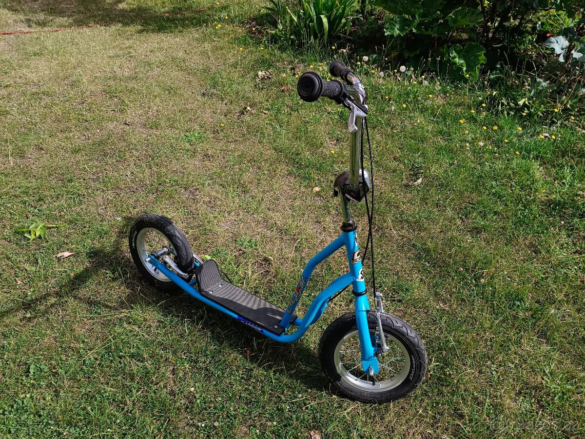 Koloběžka s nafukovacími pneumatikami