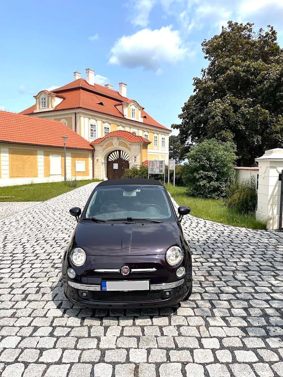 Fiat 500C 0.9 s plátěnou střechou a automatem, rv 2014