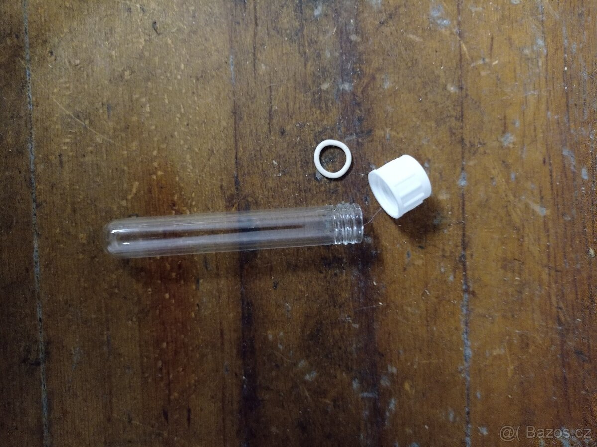 Skleněné zkumavky 100x17mm s tesněním a plastovým víčkem