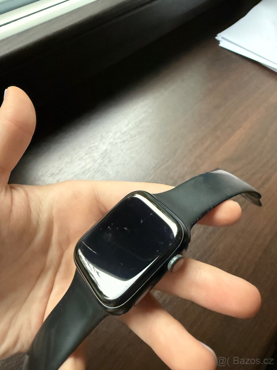 Apple Watch Series 7 45mm Cellular Temně inkoustový hliník