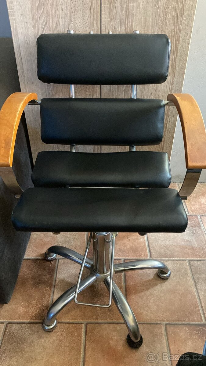 kompletní vybavení kadeřnického salonu