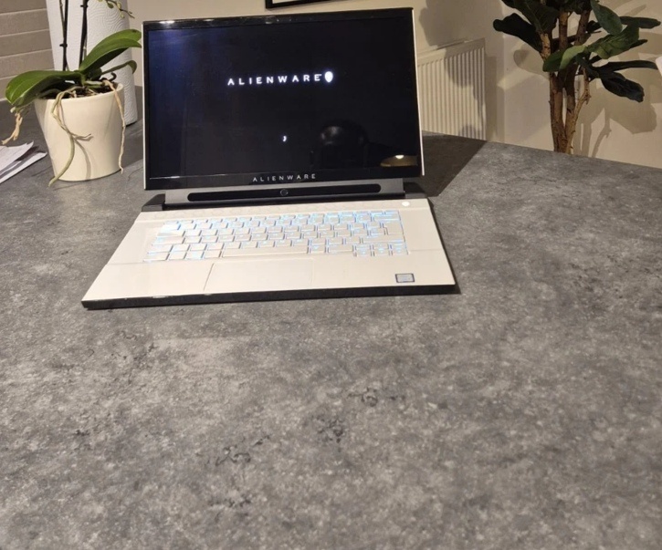 Prodám Dell Alienware m15 R2 (i9-9980HK)