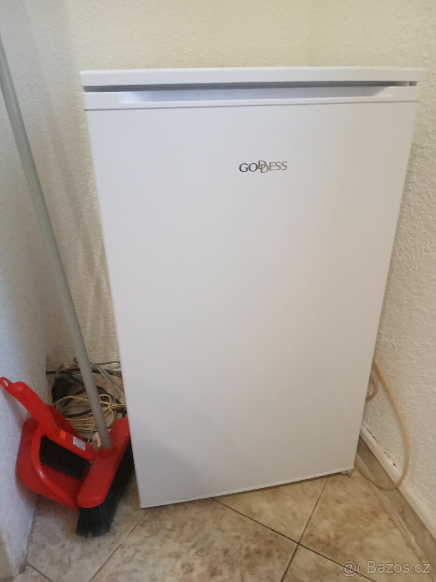 Malá lednice výška 83 cm