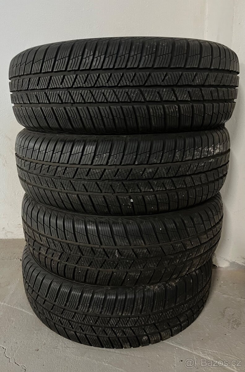 225/60 R18 Zimní pneu Barum 90%