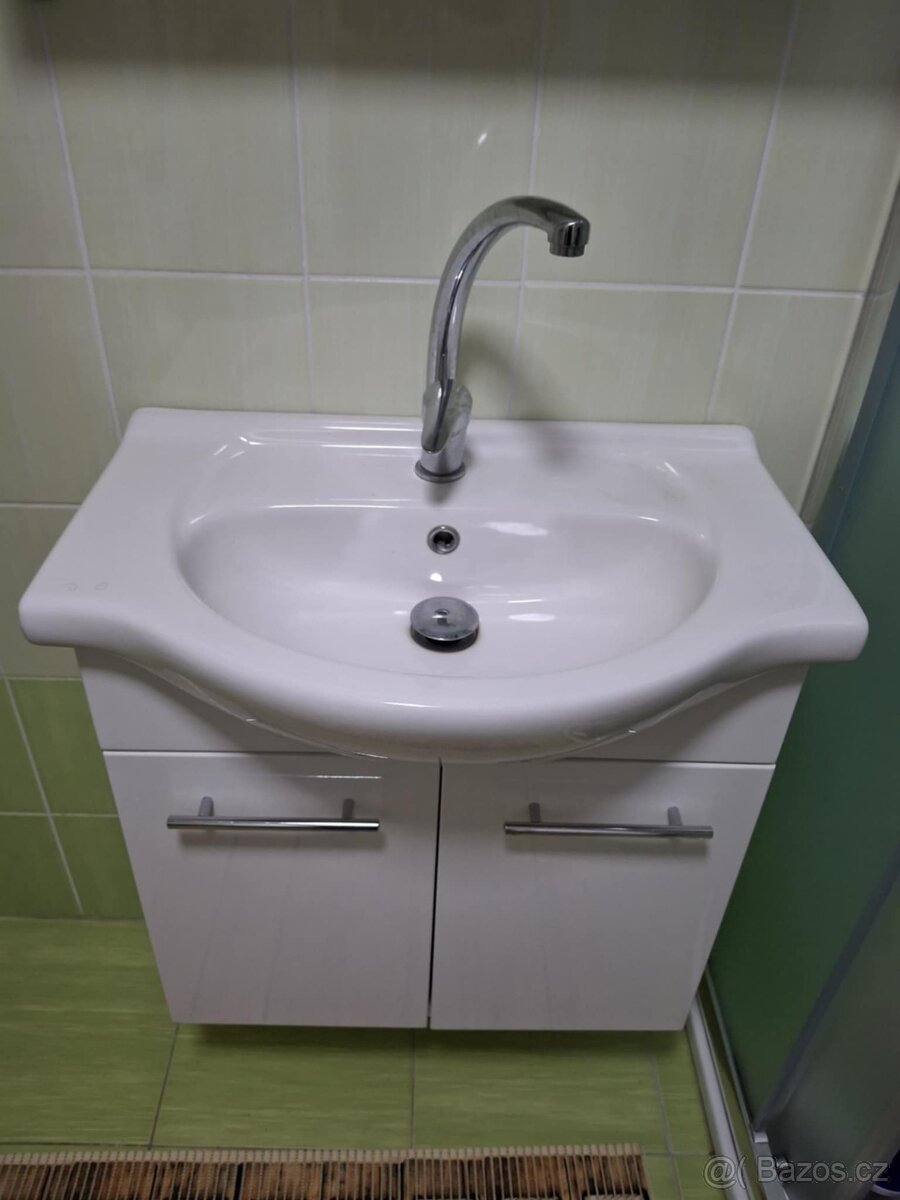 Skříňka pod umyvadlo