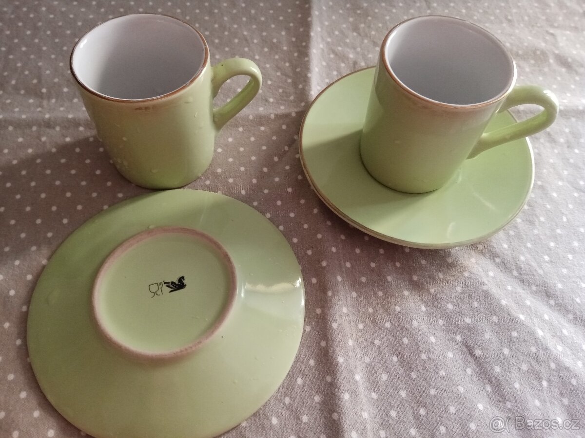 2x mini hrneček a talířkem.