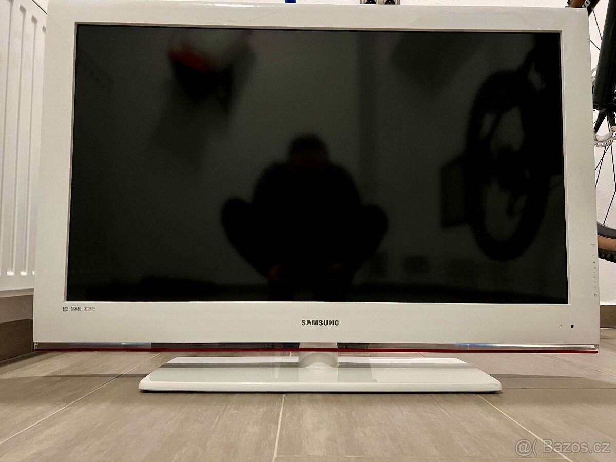TELEVIZE: Samsung 40” (úhlopříčka 102cm)