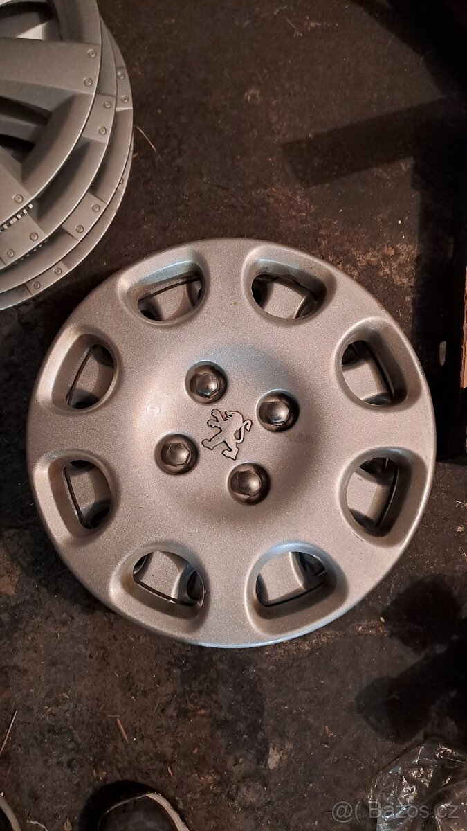 Prodám poklice 14 peugeot originál