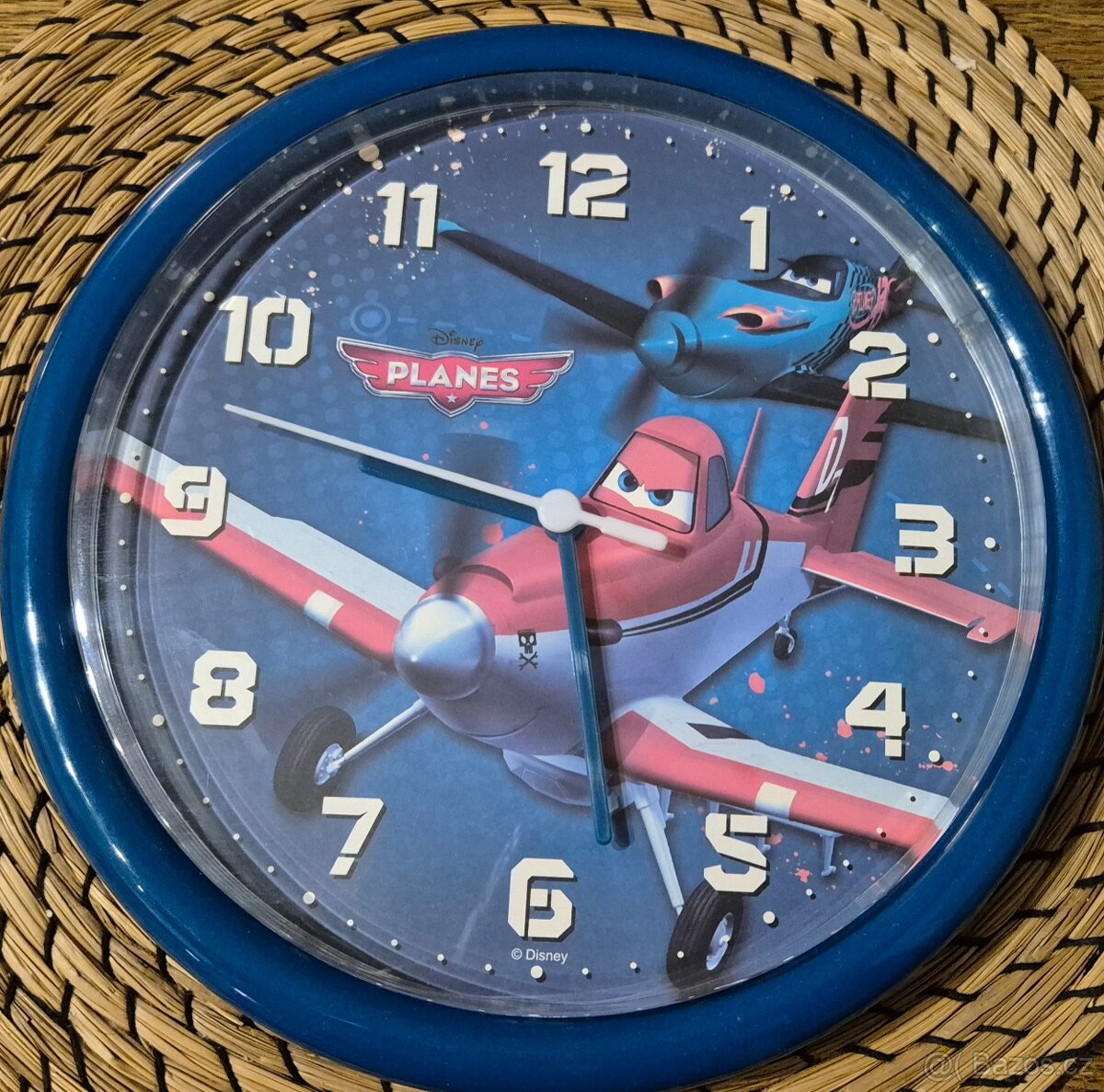 Nástěnné hodiny, sluchátka, kostým, kapsář, advent. kalendář