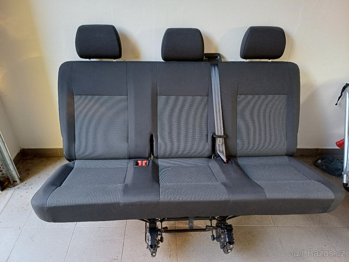 Prodám zadní troj sedačku VW T6, T6.1, třetí řada