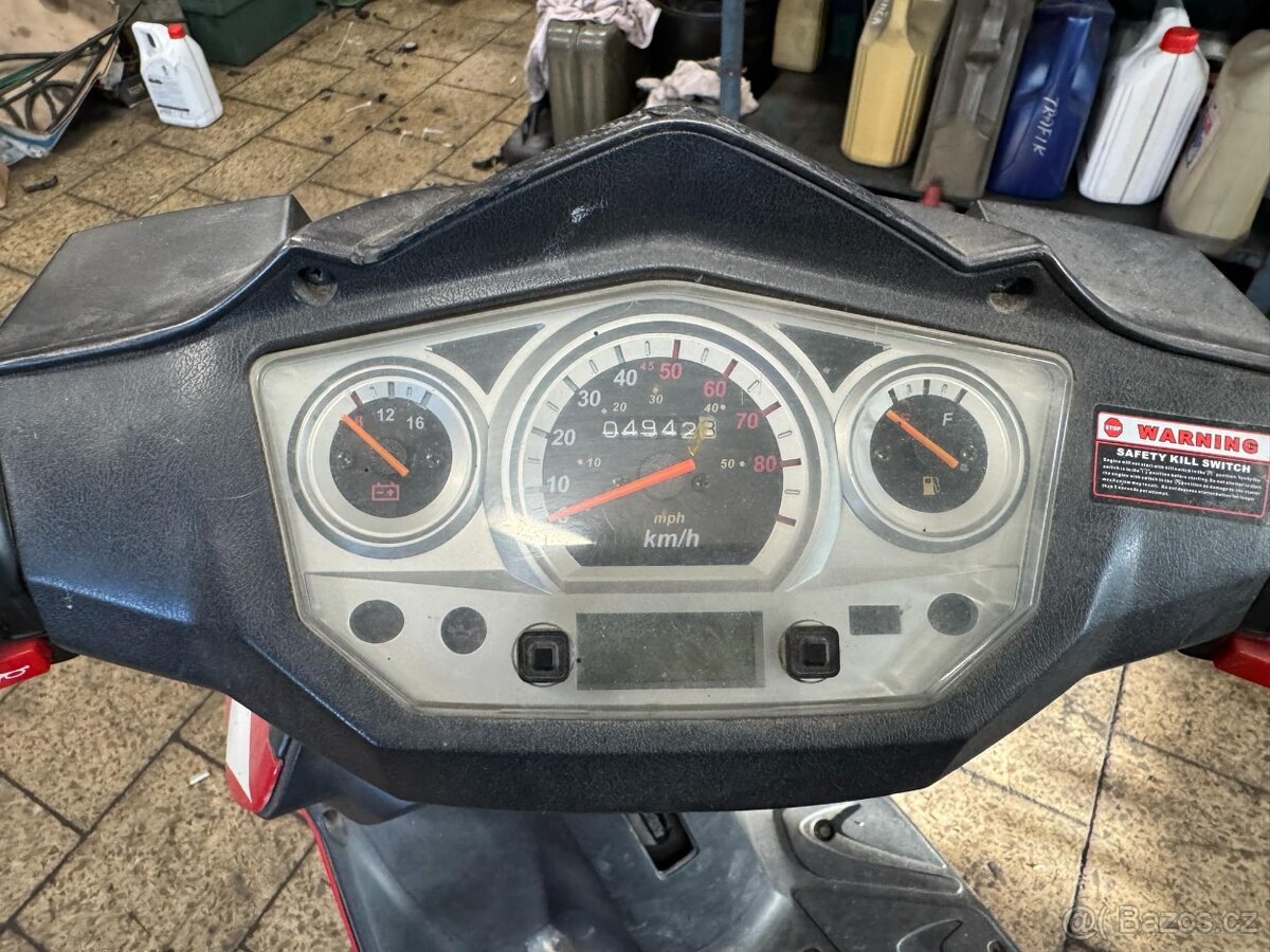 Skútr ZNEN 50ccm ZN50QT-32