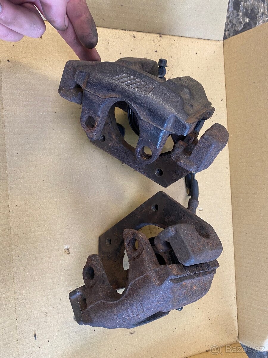 Zadní brzdové třmeny E46 M3