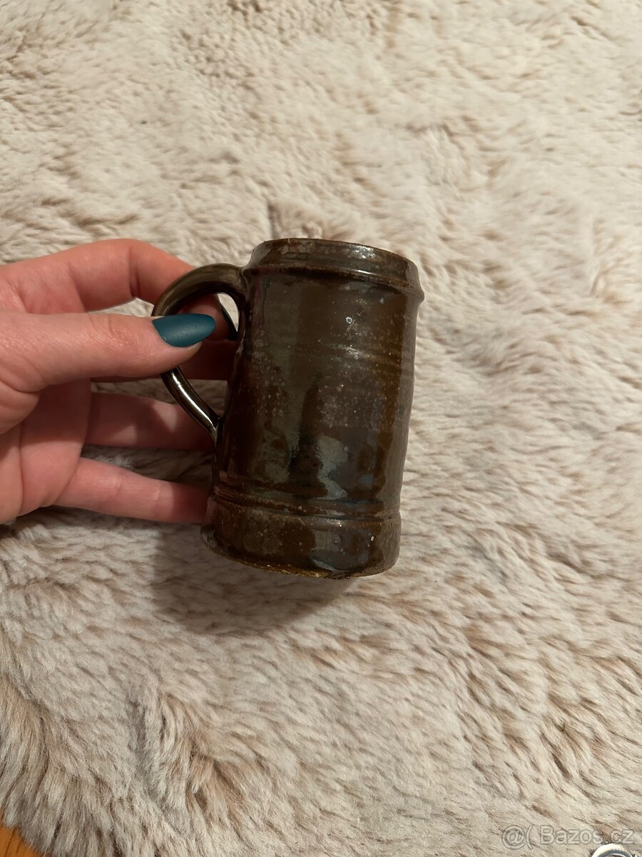 Pěkný keramický mini džbánek