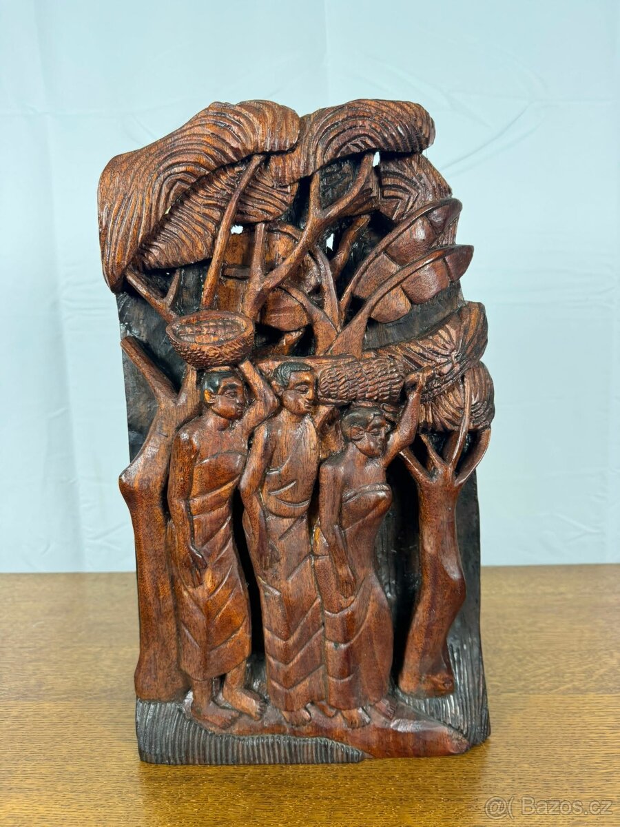 Ručně vyřezávaný dřevěný reliéf (602008)
