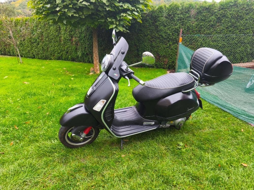 Vespa GTS 300i.e. Super (2011) velmi pěkná, 15tis.km, kufr,