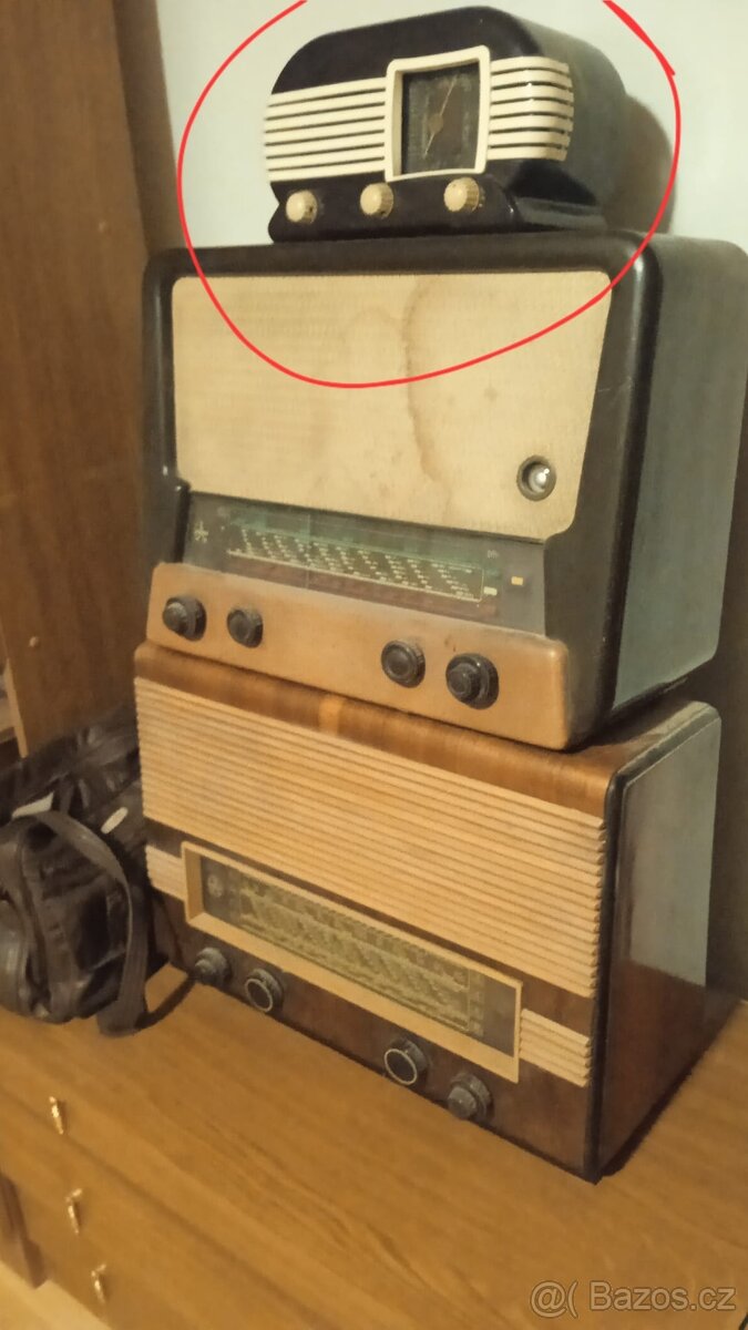 Starožitné rádio a gramofon