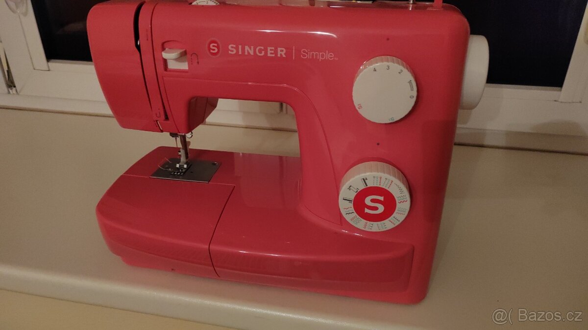 Singer SIMPLE 3223 Šicí stroj.