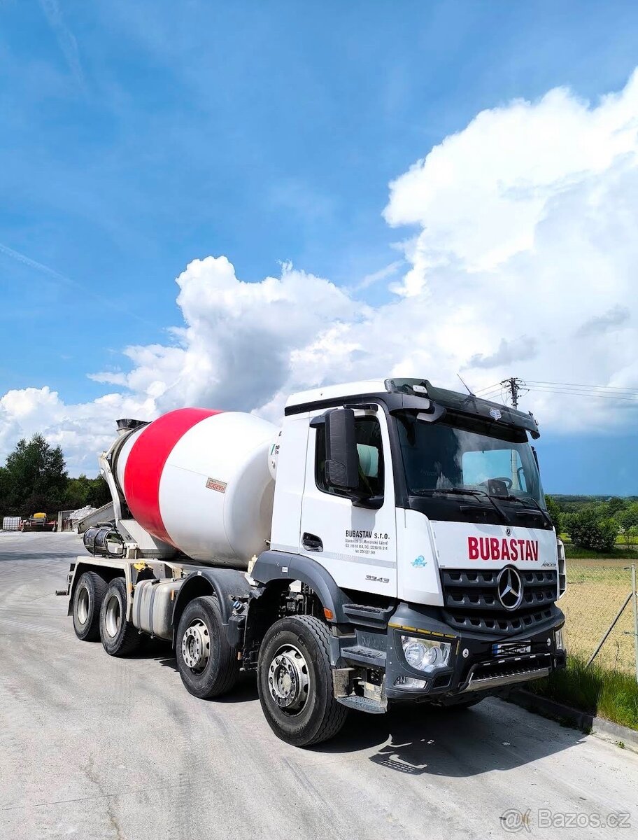 Řidič autodomíchavače betonu