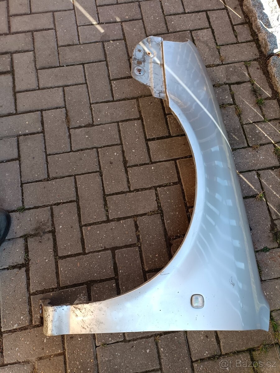 OCTAVIA 1 PŘEDNÍ BLATNÍKY