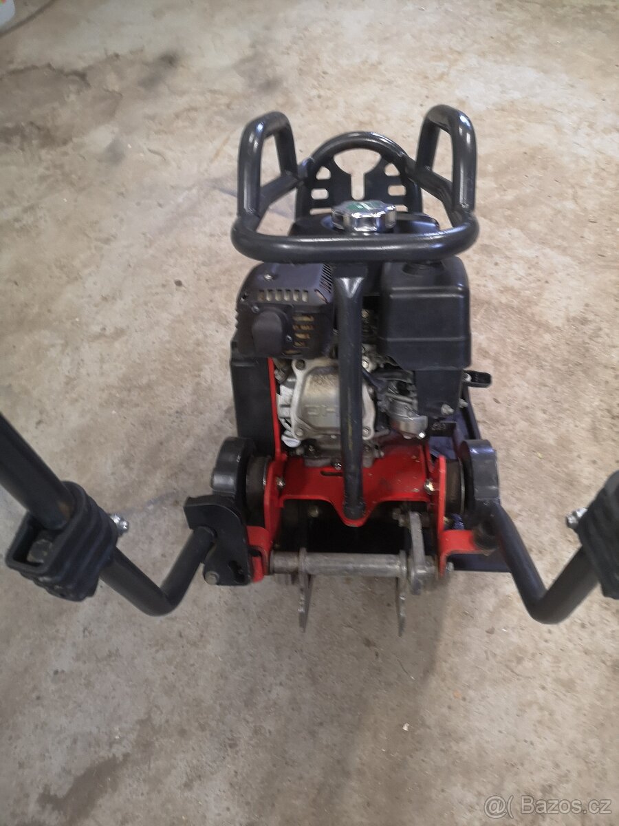 Bomag 18/45 vibrační deska