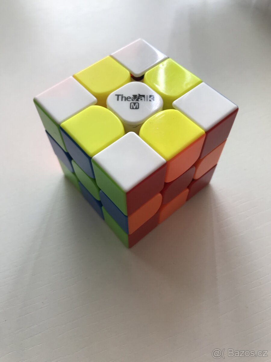 Rubikova kostka (speedcube)