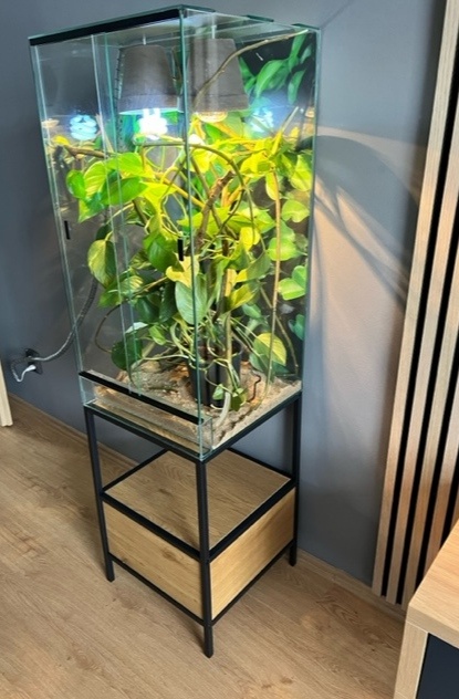 Terárium 50x50x100 nové .Terarium bez vybaveni.Vhodné pro ch