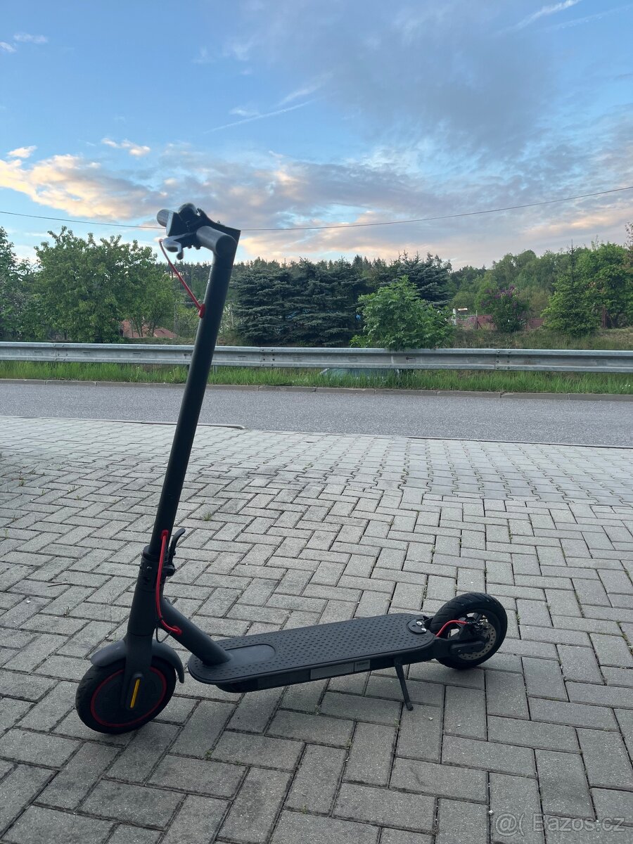Elektrická koloběžka Xiaomi Mi Eletric Scooter Pro