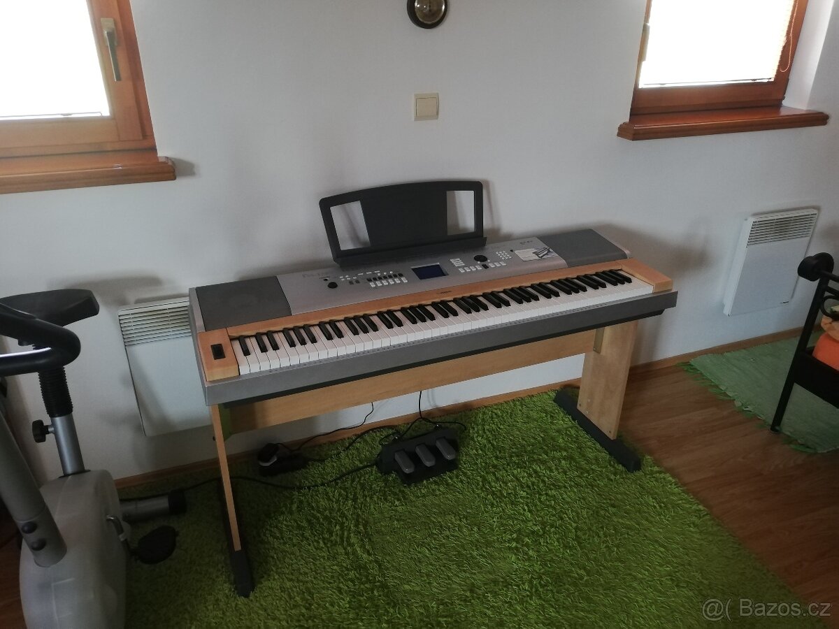 Piano Yamaha DGX-630