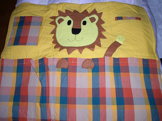 KAPSÁŘ NAD POSTEL / POSTÝLKU