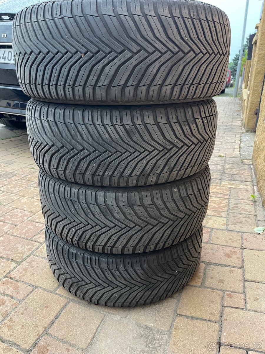 4xCeloroční pneu Michelin CrossClimate 225/45 R17 91Y.