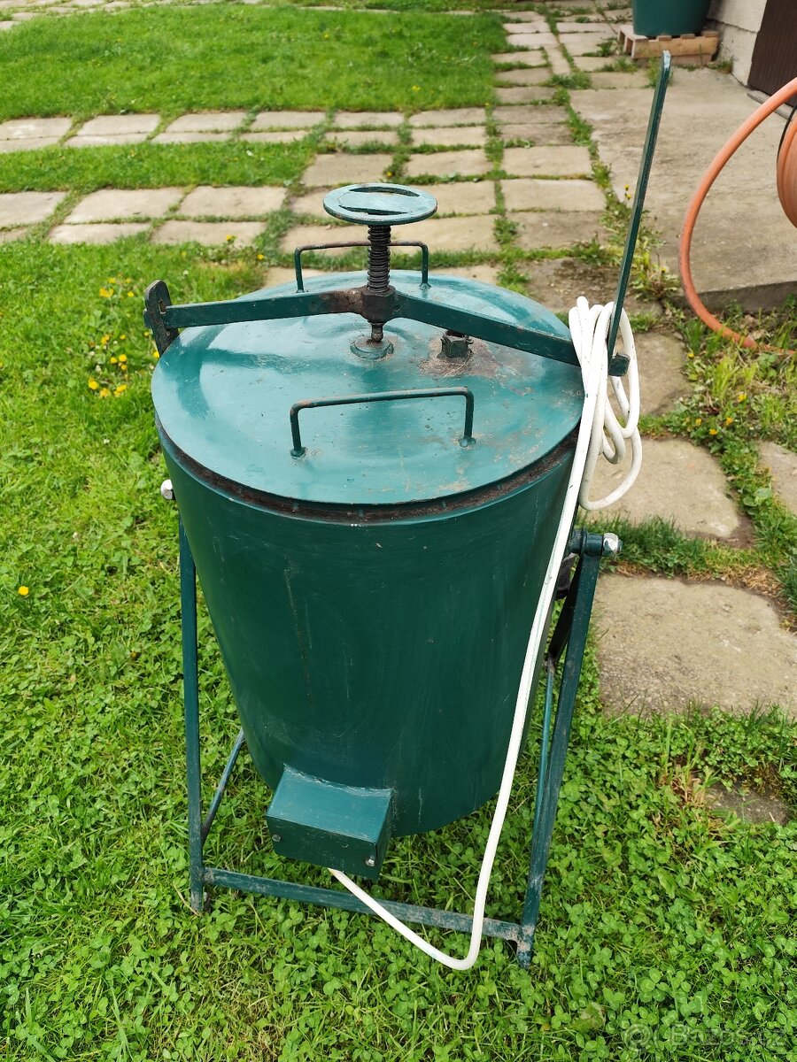 Elektrický pařák na brambory