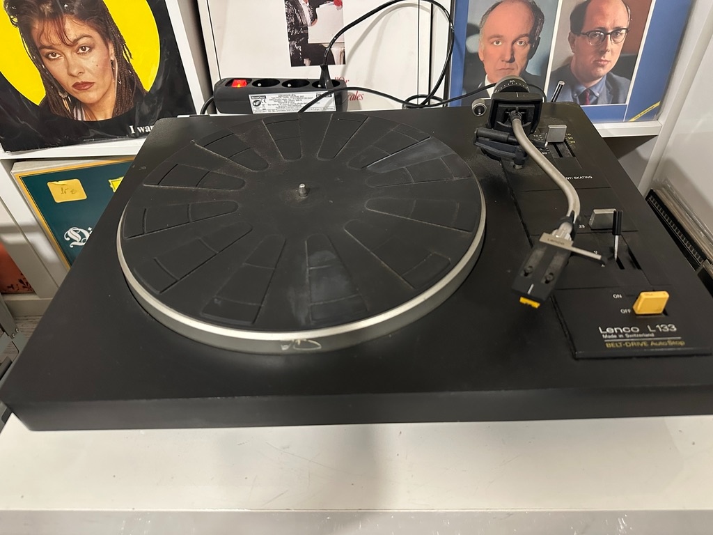 Lenco L133 gramofon