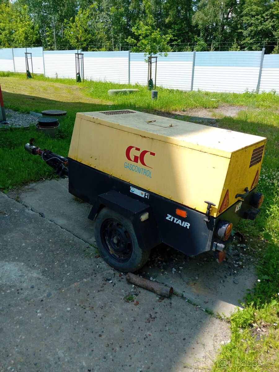Mobilní kompresor CompAir