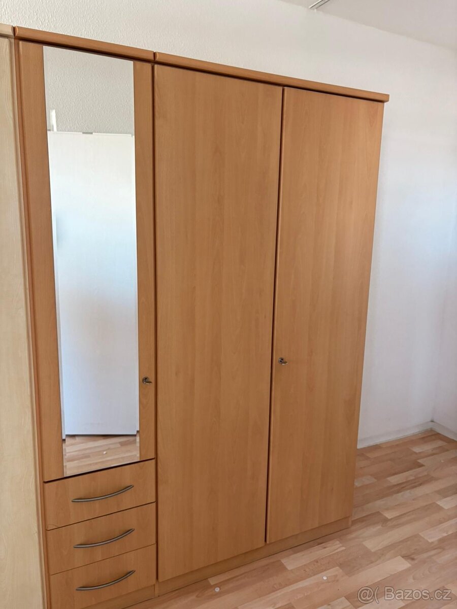 Šatní skříň