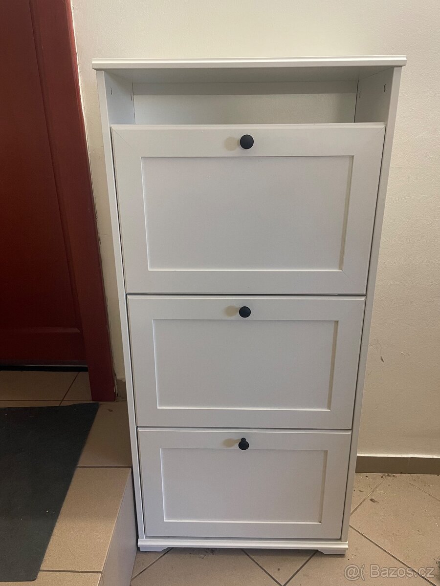Bílý botník IKEA