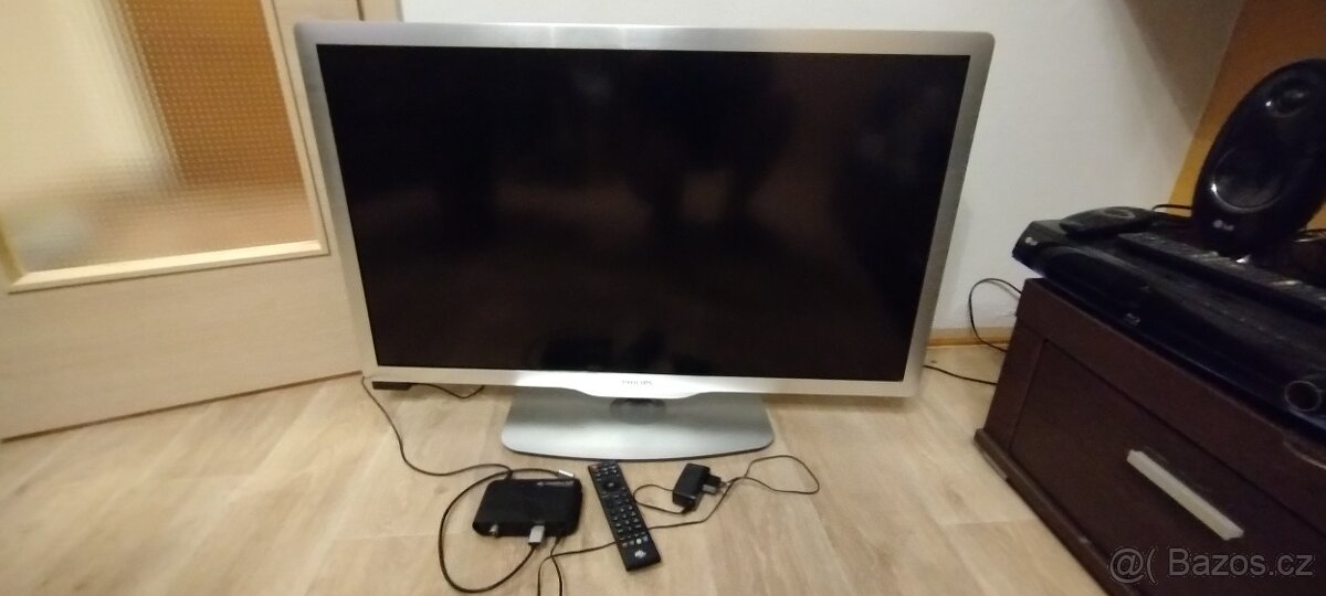 starší televize Philips 40 palců/102cm, full hd a settop box