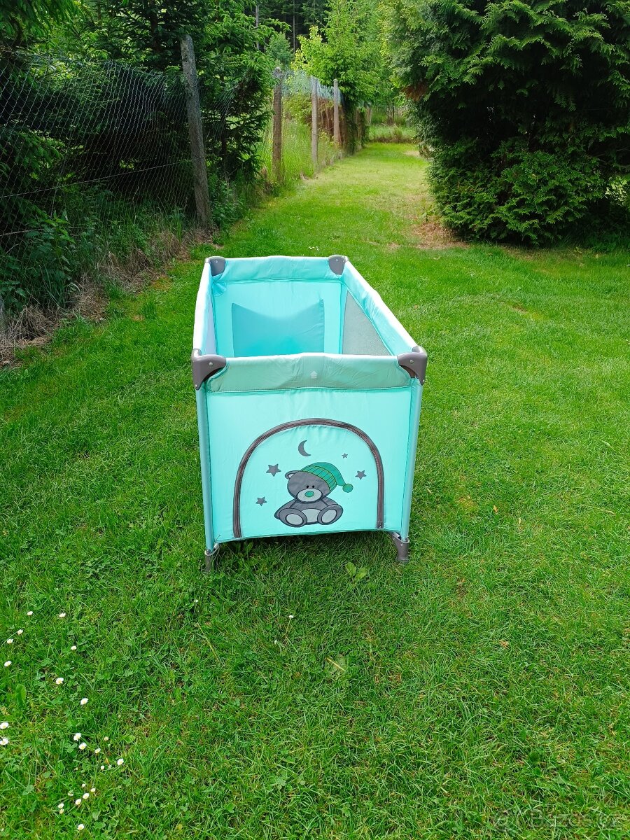 Skládací postýlka