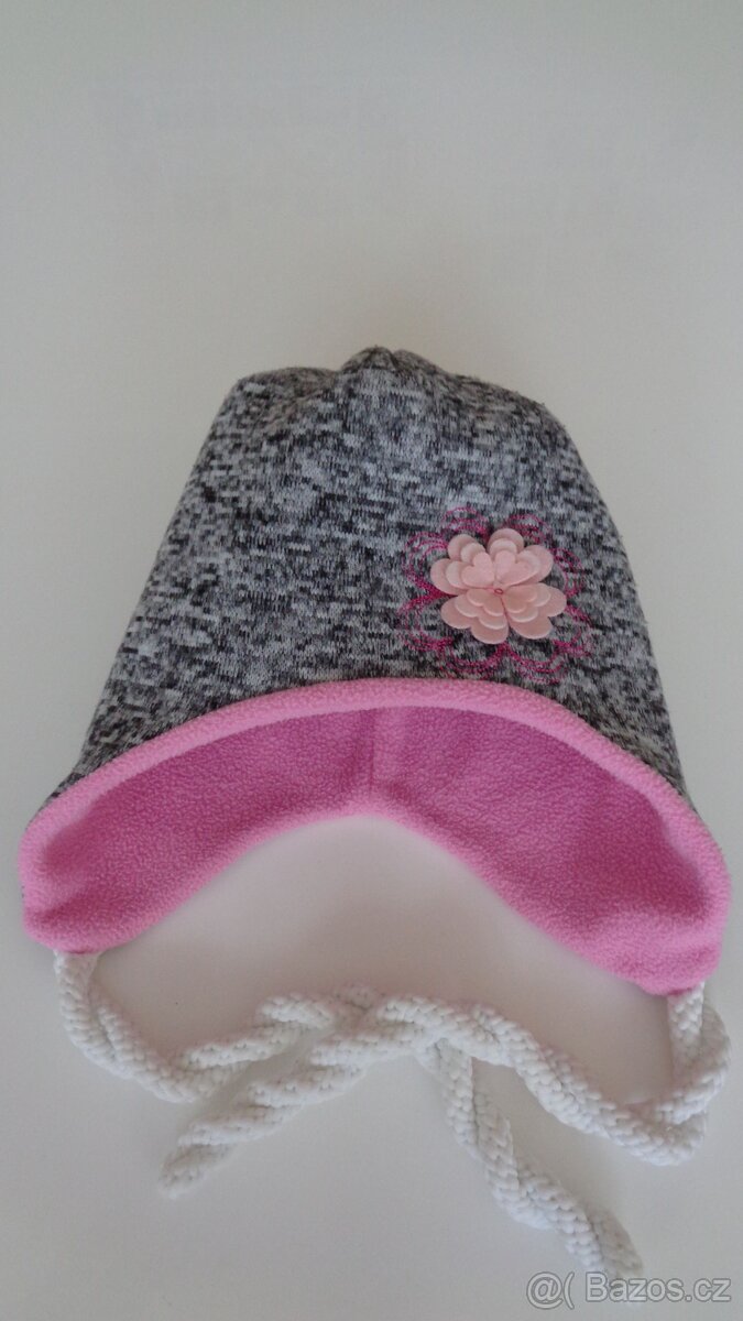 Zimní čepice s květinkou vel. 54-56