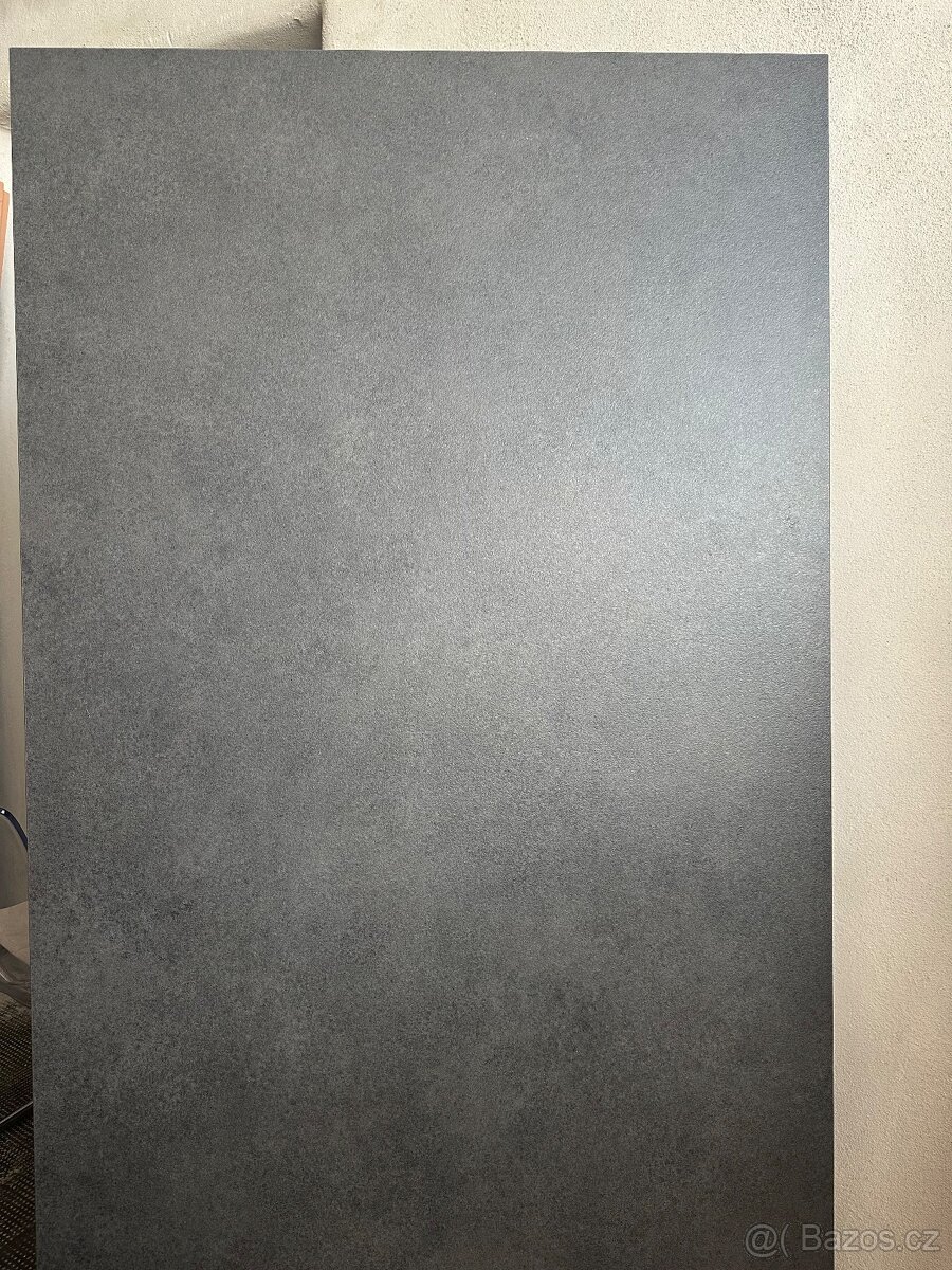 Prodám jídelní stůl