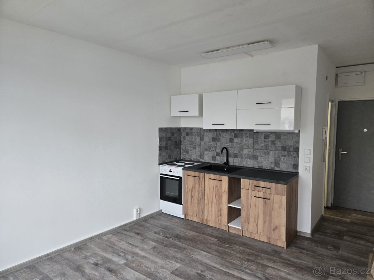 Pronájem 1+kk Chodov, Náměstí 9. května