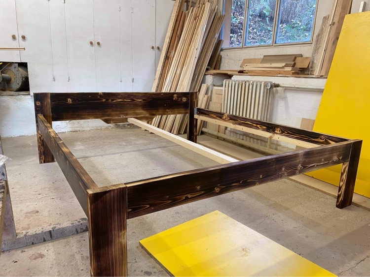 Postel Masiv Borovice PC 7000,-