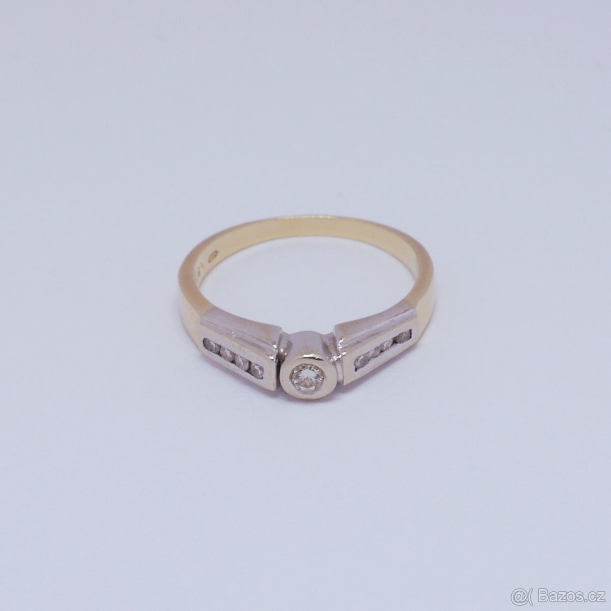 Zlatý prsten s diamanty