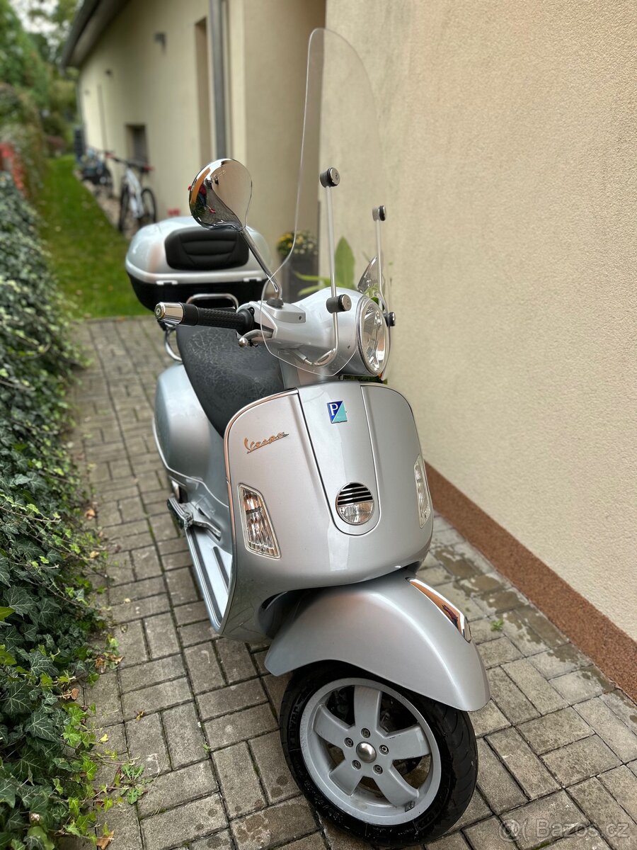 Vespa GTS 250 plně vybavená