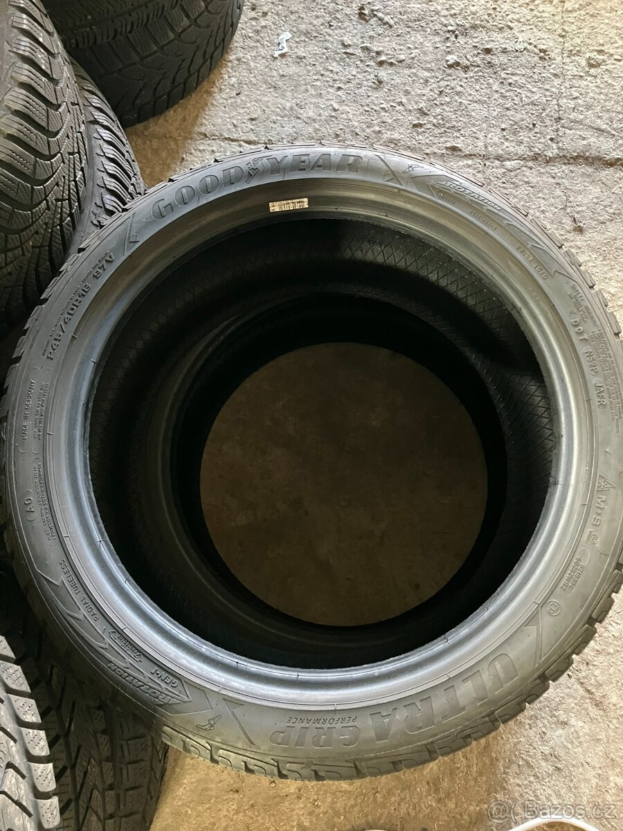 2ks zimní GOODYEAR ULTRAGRIP 245/40R18
